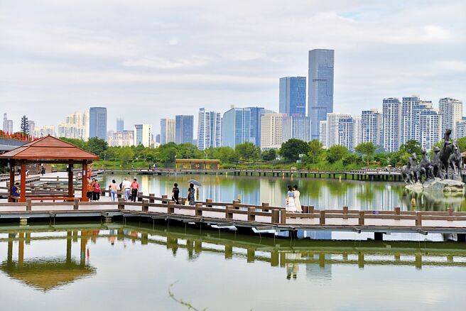 大陸對外經濟貿易大學教授李耘近日撰文表示，都市更新不只是在改善民眾的生活條件，更能拉動投資，為經濟發展增添動力。（中新社）