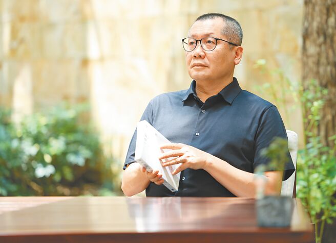 茹国烈谈城市如何文化，认为街道是唯一让人愿意离开家的理由。（陈俊吉摄）