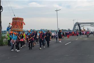 云林六房妈祖一年一度大搬家  逾万信眾随香过炉绵延数公里