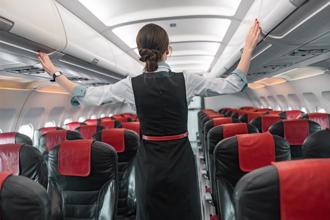 機長夫偷吃美艷女空服！人妻開車跟監200公里 驚見1幕求償百萬