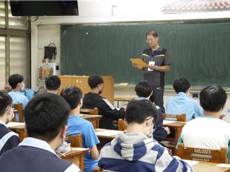 會考遇地震最長延後20分鐘 疏散到戶外將不再回試場考試