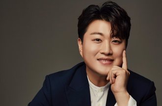 男星肇逃找經紀人頂罪繼續開唱 死不認酒駕遭警狠打臉