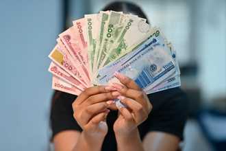 這國婚禮撒錢的習俗政府想禁 遭民眾轟炸