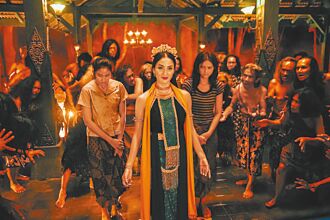 《芙莉歐莎》安雅動腦闖關 《鬼舞村》續集名模與蛇共舞