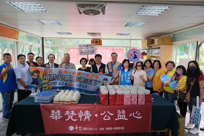 華梵禮儀公司執行長張少薰熱心公益，參與社團寒冬送暖、急難救助以及捐血活動。（華梵禮儀公司提供／馮惠宜台中傳真）