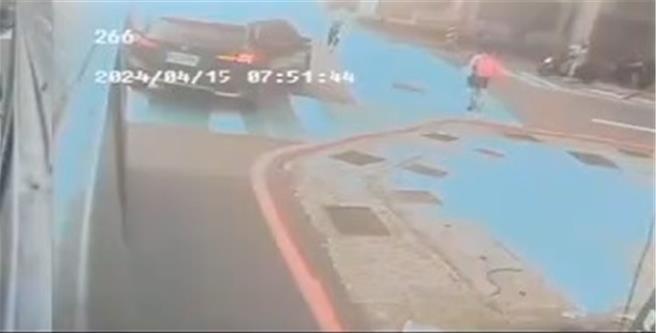 上月基隆市公车204路线的陈姓驾驶，对于停让行人车辆猛按喇叭遭民眾投诉，公车处查证后申诫一次，并严令改善。（基隆市公车处提供／徐佑升基隆传真）