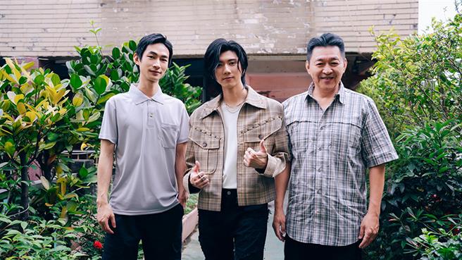 黄霆睿〈笑着笑着就哭了〉MV邀请影帝庹宗华、黄河担纲演出。（相映音乐提供）