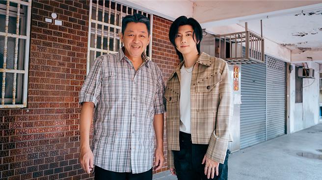 黄霆睿〈笑着笑着就哭了〉MV邀请庹宗华演出。（相映音乐提供）