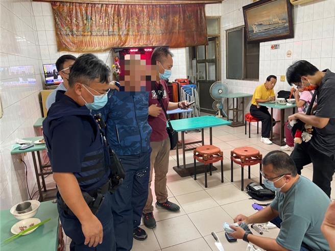 夏男投資400萬失利，不爽對方搞失蹤，竟假扮外送員，趁他吃早餐怒砍腳。（中時資料照）