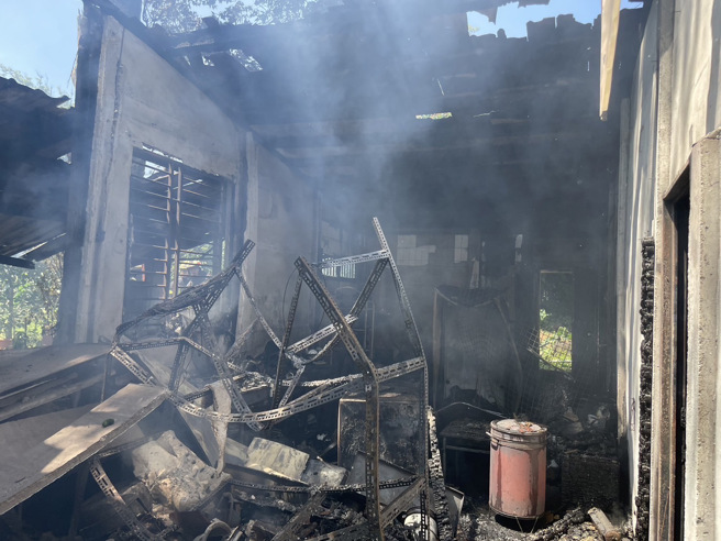 新北市林口區忠福路一處農舍18日下午傳出火警。( 葉庭欣/翻攝 ) 
