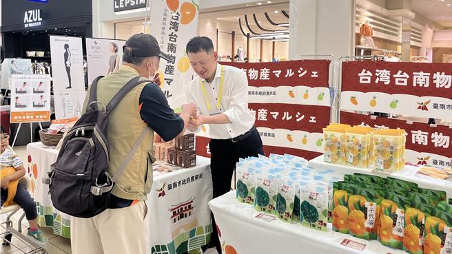 今天现场吸引许多日本及国际民眾驻足参与。（台南市政府提供／张毓翎台南传真）