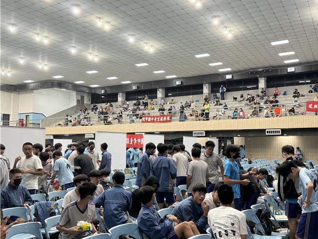 会考国文科落幕「文言文偏多」，考生反应两极。（曹婷婷摄）