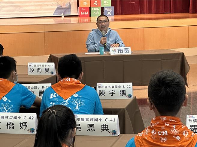 新北市长侯友宜18日担任第11届新北环保小局长活动最后一堂课的讲师。（高钧麟摄）