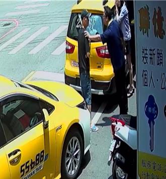 质疑小黄运匠绕路   台中女换车遭尾随爆打   熊猫眼惨照曝光 