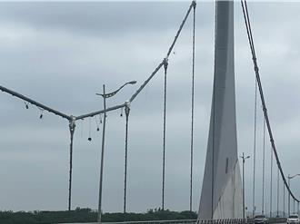 苗縣客屬大橋燈具「搖搖欲墜」引恐慌　縣府：會處理有立即危險部分