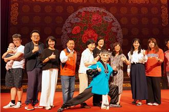 新北邀900名托育教保员赏京剧 纾压稳定照顾品质