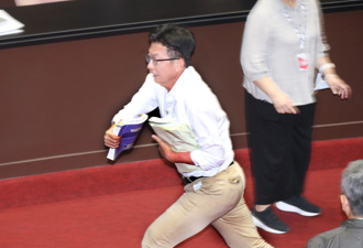 綠營反對自己的動議？他打臉黑箱指控：知道表決什麼嗎