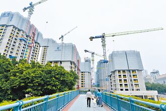 京滬跟進救房市 專家籲穩步下調