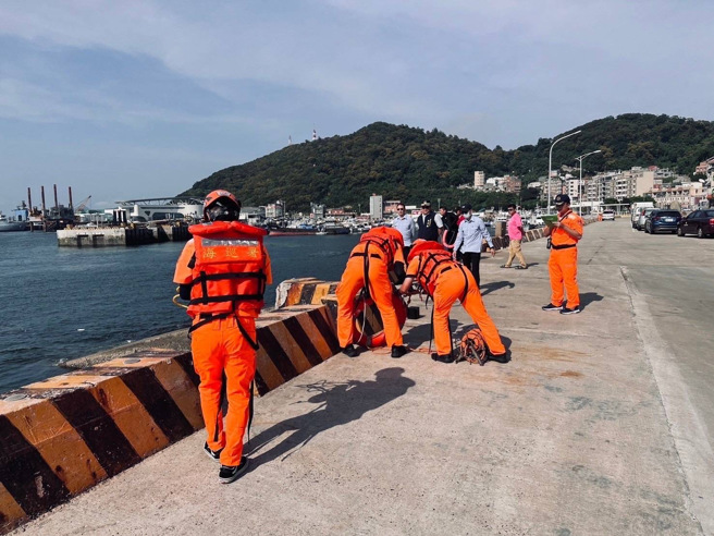 海难频率渐增，金马澎岸巡队联合「救生救难」演练，展现救援应变能力。（图／金马澎分署提供）