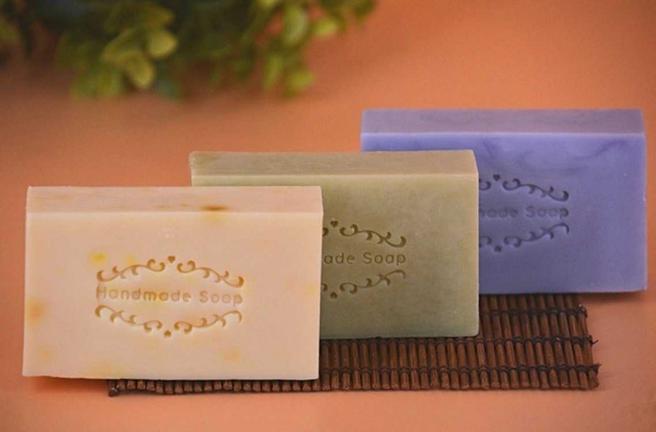 桃园女监推出细腻芳香的手工皂，作法特殊且讲究。（图／矫正署提供）