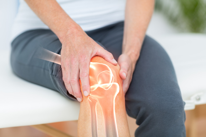 退化性關節炎、運動傷害時，穿著護膝，有助保護受傷的關節、減緩疼痛。（示意圖，Shutterstock／達志）