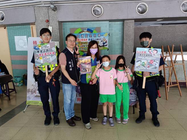 桃园警分局结合身心障碍嘉年华，现场宣导识诈、妇幼及交通安全。（翻摄画面）