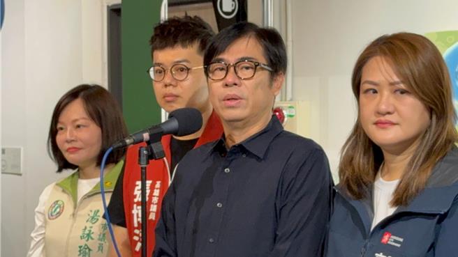 高雄市長陳其邁今（19）日喊話，立法院的審議不是零和遊戲，應回歸到民主運作正軌，而不是殺戮戰場。（柯宗緯攝）