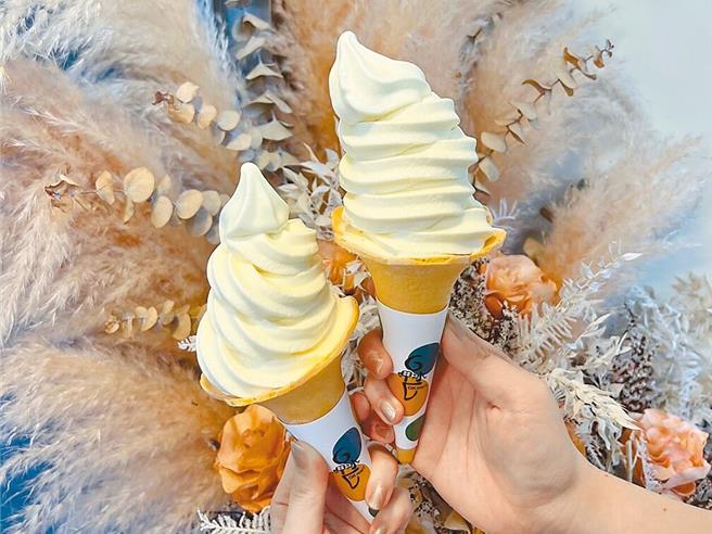 OKmart「香草牛奶霜淇淋」香甜不腻，19元。（OKmart提供／朱世凯台北传真）