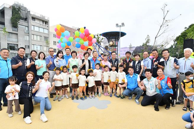 员林市三和公园结合停车场、公园、里民活动中心及日照中心，是彰化县首座四合一功能场域，今日启用。（叶静美摄）