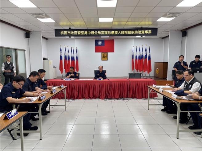 520前净化治安，桃园市警察局在局长吴坤旭亲带队下执行「雷霆除暴专案」查获5万克毒品、10把枪。(警方提供／蔡依珍桃园传真)