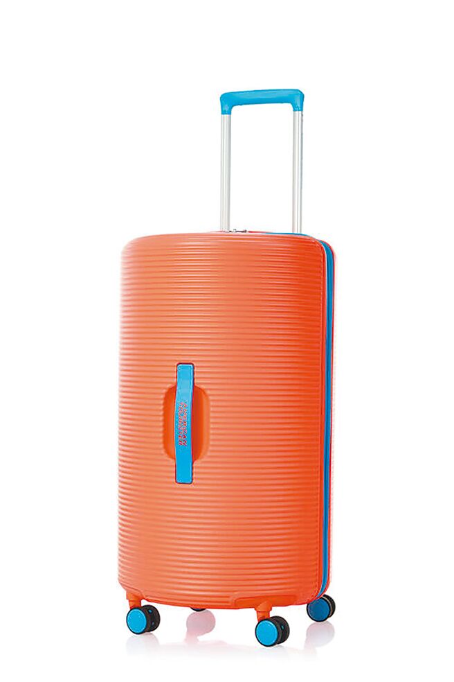 京站推「American Tourister ROLLIO 28吋珊瑚橘四輪行李箱」，原價9800元、特價7840元。（京站提供）