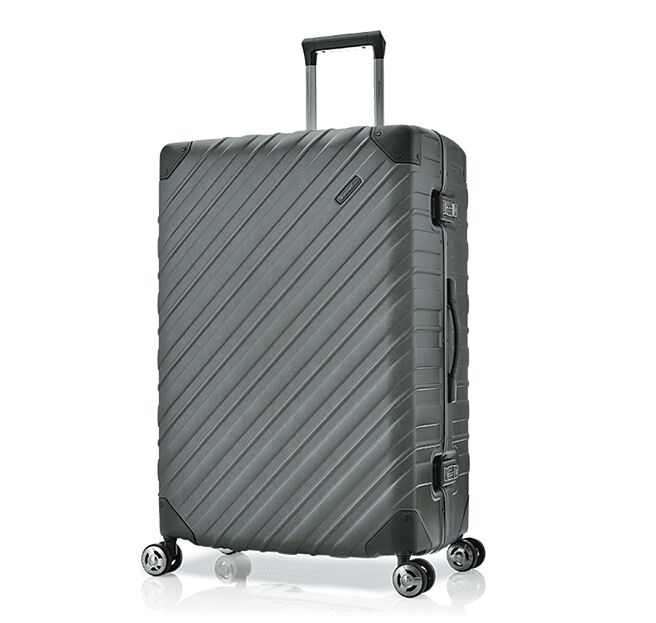 京站推「eminent萬國通路9R4 DIAGON 28吋行李箱」，原價1萬5800元、特價1萬3430元。（京站提供）