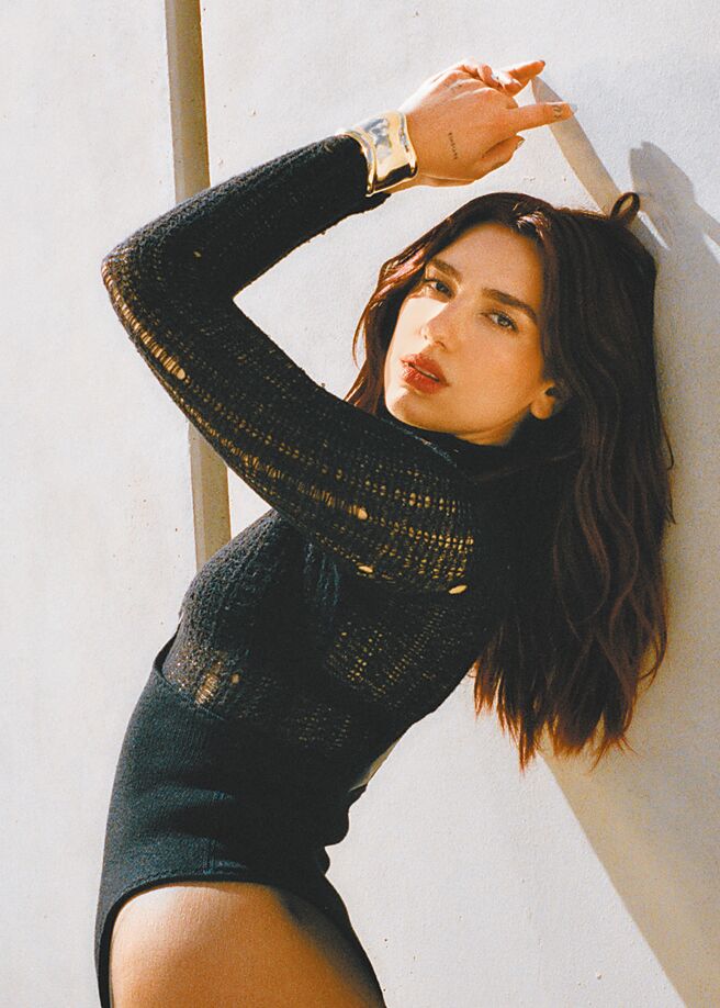 杜娃黎波被譽為新生代流行天后，不僅能唱還能演。（華納音樂提供）