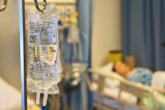 生理食鹽水缺貨 擬專案進口解圍  蘇一峰酸：危機就是商機