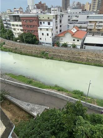 新竹市客雅溪變牛奶溪？ 環保局第一時間派員稽查