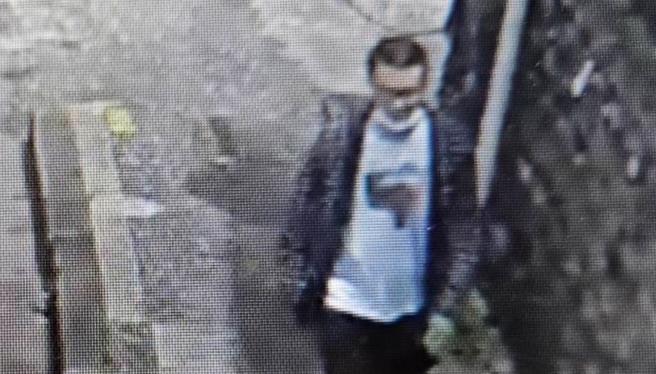 基隆市警局公布自醫院逃逸的簡姓監護處分人身影，呼籲民眾若有發現，務必盡快通知警方。（基隆市警察局提供／張志康基隆傳真）