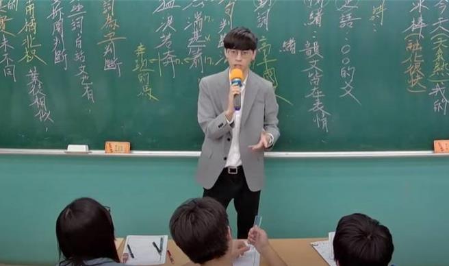 113会考昨天落幕，国文科让全台各地考生哀声不断，高丰国文团队教战。(高丰国文团队提供)