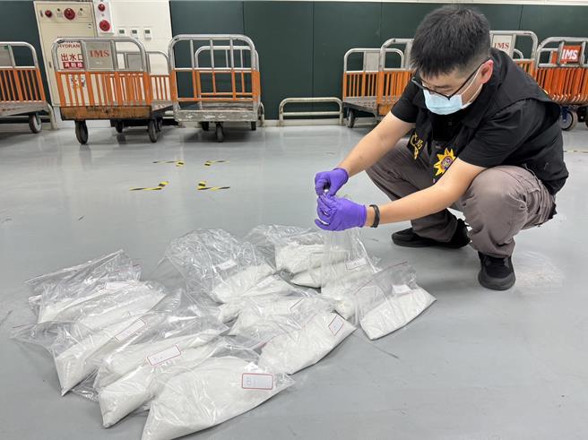 包裹内夹藏10公斤K他命，初估若流入市面可供3万人次吸食。（南部打击犯罪中心提供／袁庭尧高雄传真）