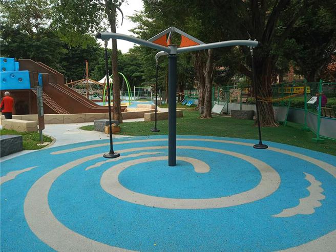 龍鳳公園為南新莊最大公園，新莊區公所新建公廁工程已於4月完工，並於明天正式啟用。（新北市政府提供）