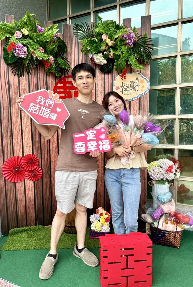 万丹户政事务所布置3处中西式拍照区，让新人拍照打卡。（万丹户政事务所提供／罗琦文屏东传真）