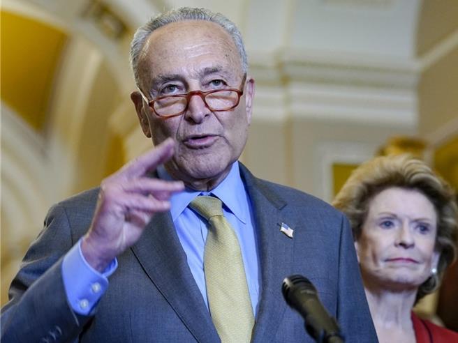 美国会参议院民主党领袖舒默19日表示，美国情报部门告诉他，在此次直升机事故中「没有发现谋杀的证据」。（美联社）