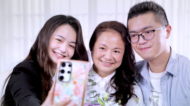 信义房屋中坜高中店专案经理叶歆妤在加入信义房屋后，更如何懂得表达与分享，并将房仲工作经营为自己热爱的事业，并取得信义房屋业务人员的最高荣誉「信义君子」。(图/信义房屋 提供)