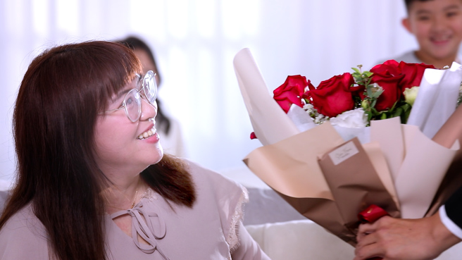 信义公益忠明店店经理蔡侑臻的太太郑思文曾是信义房屋的同仁，对于信义房屋推动数位转型，运用AI等数位科技升级作业系统提升员工效率相当有感。(图/信义房屋 提供)