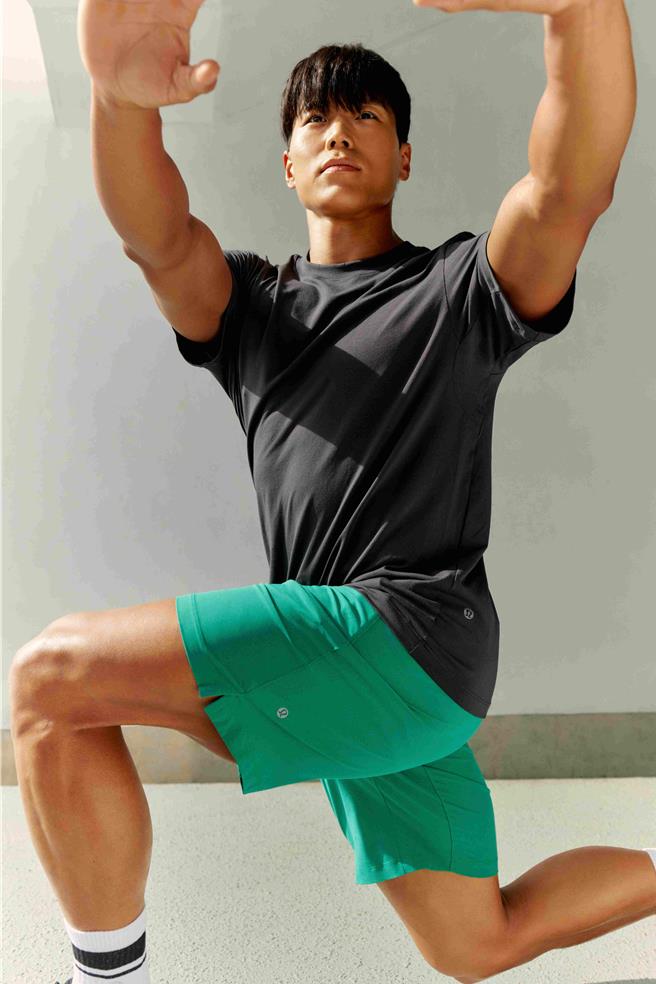 lululemon品牌大使Amotti著用「Zeroed in short 」，2280元。（lululemon提供／朱世凱台北傳真）