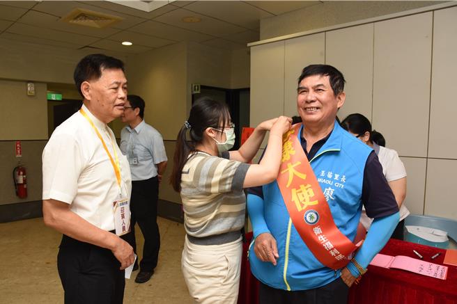 院方聘請里長擔任健康大使。（苗栗縣政府提供／李京昇苗栗傳真）