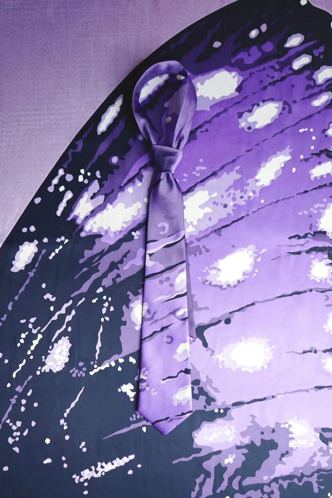 賴清德就職典禮領帶，以賴清德幸運色紫色為主色調，融入了台灣原生種紫斑蝶的斑紋織成的獨特提花布料。（周裕穎提供）