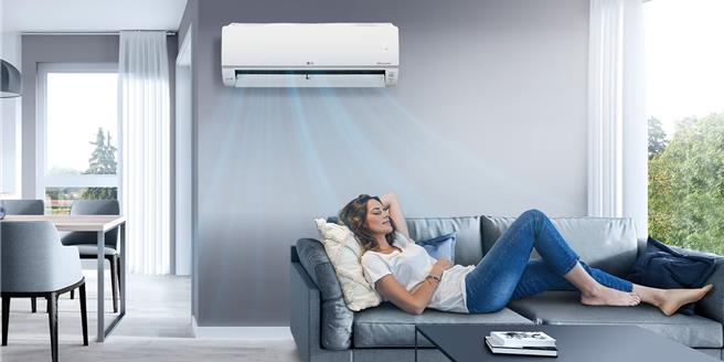 统一时代百货台北店推集雅社「LG DUALCOOL WiFi 双迴转变频空调旗舰冷暖型」，原价3万1400元、特价2万9900元。（统一时代百货提供／朱世凯台北传真）