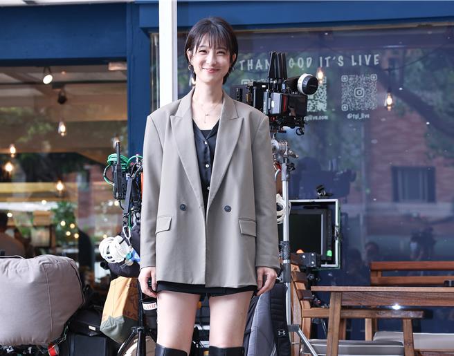 赖雅妍饰演秘书。（陈俊吉摄）