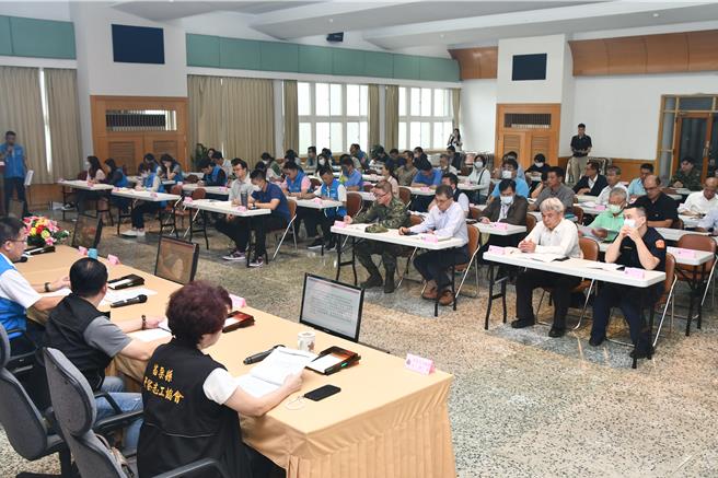 苗栗縣政府為提升全民防空警覺與熟練防空作為，20日邀集縣府各局處、18鄉鎮市公所、友軍單位、民間企業等相關團體，舉行萬安47號演習工作協調會。（苗栗縣警局提供／李京昇苗栗傳真）