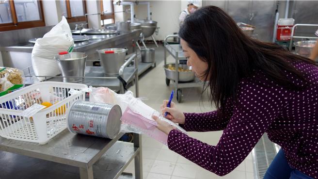 桃園市教育局也宣布要招募「校園健康天使」19名護理人員及2名營養師，簡章將於21日上網公告，22日開放網路報名。(教育局提供／蔡依珍桃園傳真)